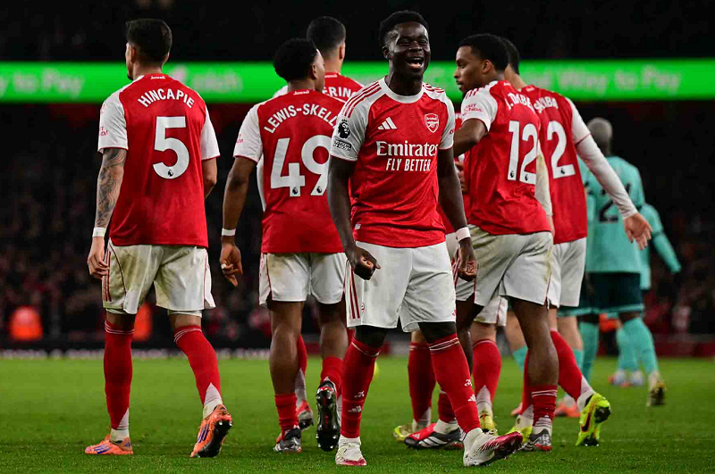 kich-tinh-nghet-tho-tai-emirates-arsenal-vuot-ai-palace-nho-ban-linh-tren-cham-11m